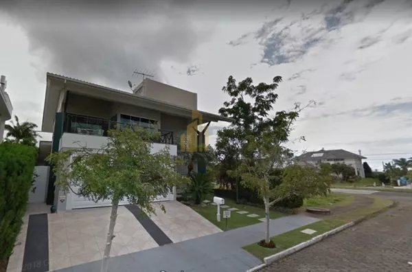 Linda casa  em Jurerê,com piscina.