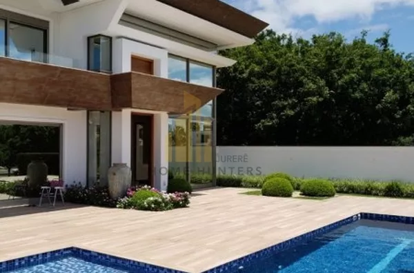 Linda casa  em Jurerê,com piscina.