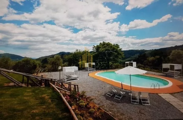 Linda propriedade histórica na Toscana Itália