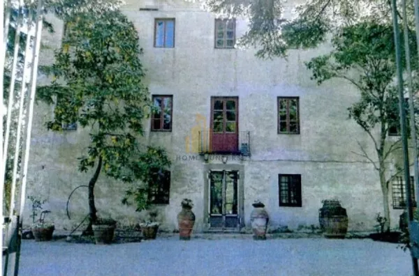 Linda propriedade histórica na Toscana Itália