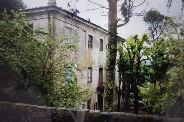 Linda propriedade histórica na Toscana Itália