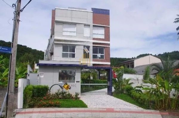 Cobertura  2 dorm, 2 vagas de garagem.