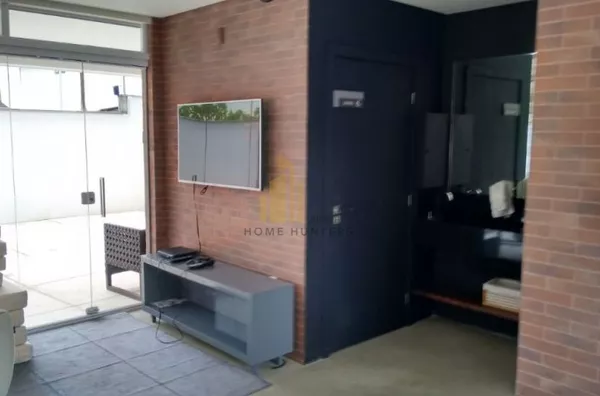 Cobertura  2 dorm, 2 vagas de garagem.