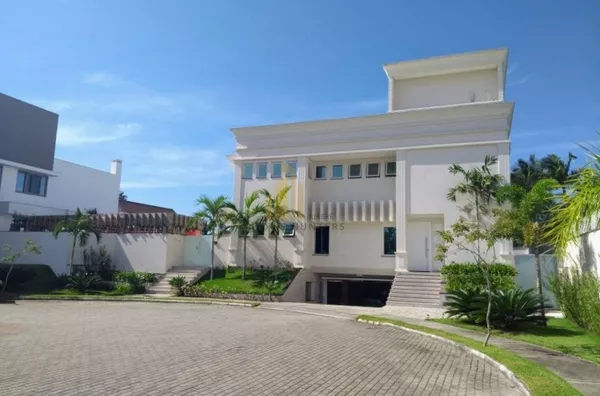 LINDA MANSÃO EM CONDOMÍNIO FECHADO EM JURERÊ