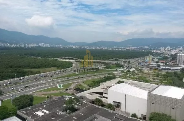 Amplas salas comerciais com linda vista do mar