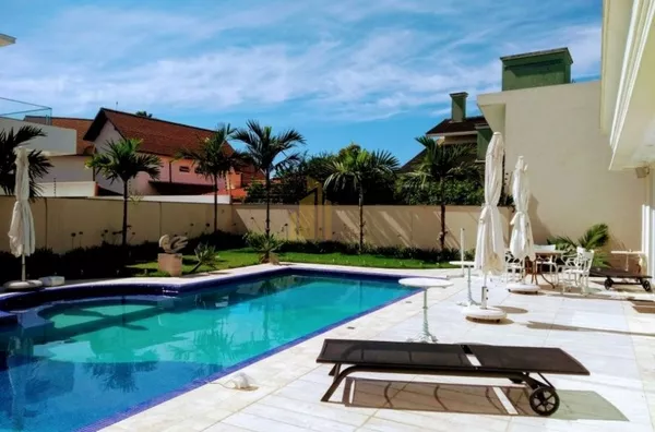 LINDA MANSÃO EM CONDOMÍNIO FECHADO EM JURERÊ