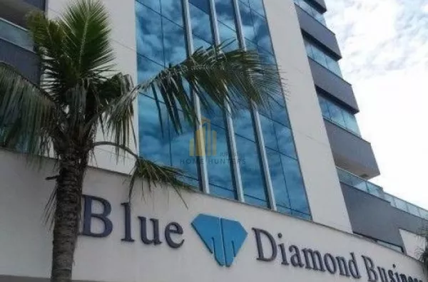 Amplas salas comerciais com linda vista do mar