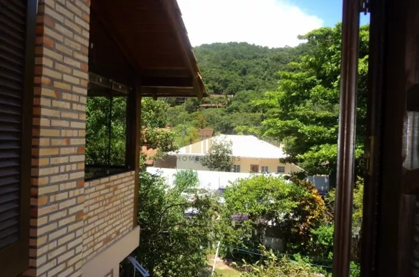 Linda  casa 4 dorm 2 suítes 60 da praia da Lagoinha.