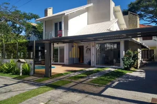 EXCELENTE CASA EM JURERÊ
