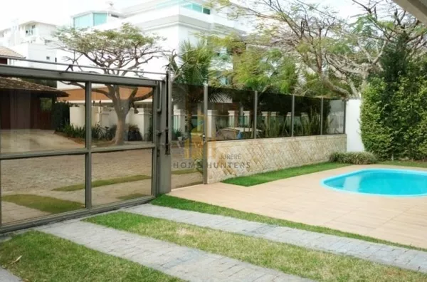 EXCELENTE CASA EM JURERÊ