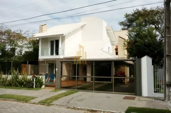 EXCELENTE CASA EM JURERÊ