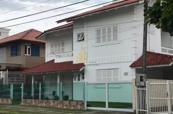 Ótima casa com sete dormitórios