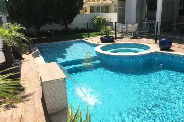 Linda casa  em Jurerê Internacional ,com piscina.