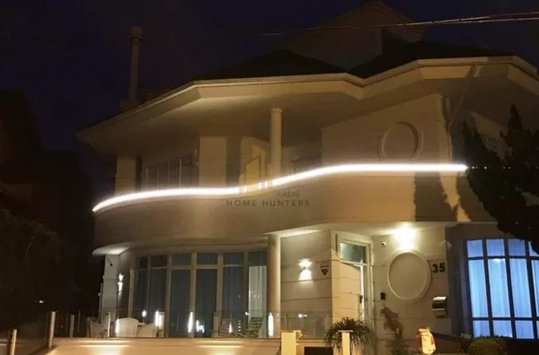 Linda casa  em Jurerê Internacional ,com piscina.