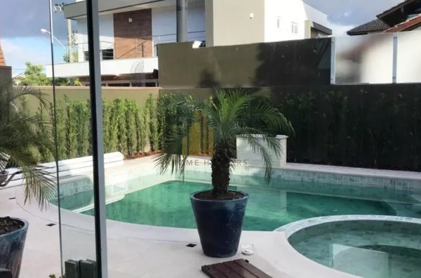 Linda casa  em Jurerê Internacional ,com piscina.