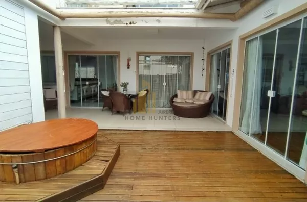 Venda e Aluguel Anual, Casa em condomínio fechado. 