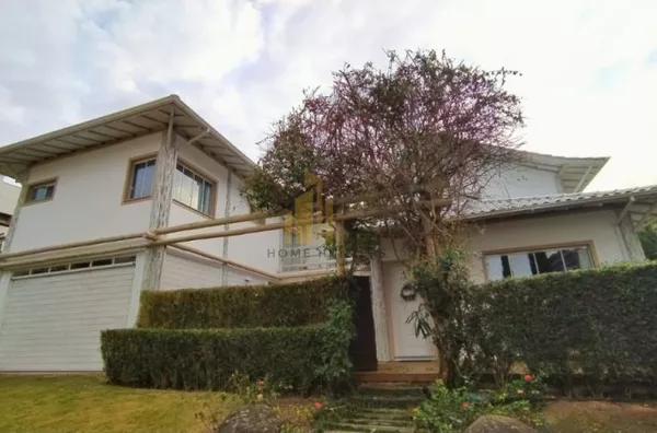 Venda e Aluguel Anual, Casa em condomínio fechado. 