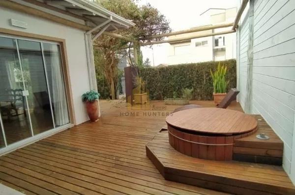 Venda e Aluguel Anual, Casa em condomínio fechado. 