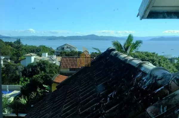 Excelente casa com vista mar