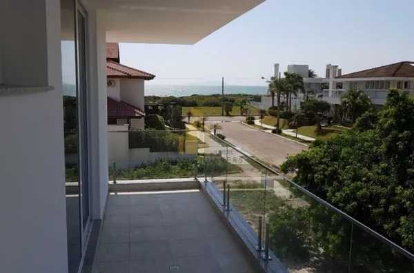 LINDA RESIDENCIA EM JURERÊ INTERNACIONAL