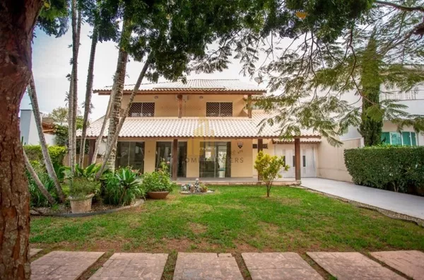 BELÍSSIMA CASA - 5 DORMITÓRIOS