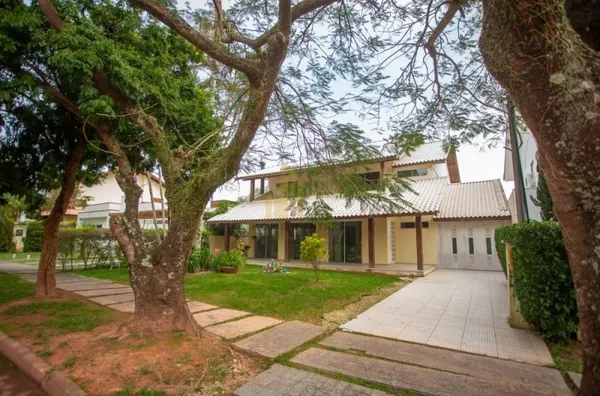 BELÍSSIMA CASA - 5 DORMITÓRIOS