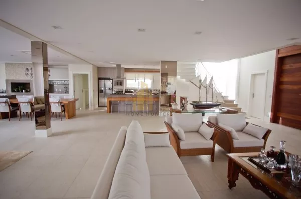 Casa nova, moderna e de alto padrão em Jurerê Internacional.