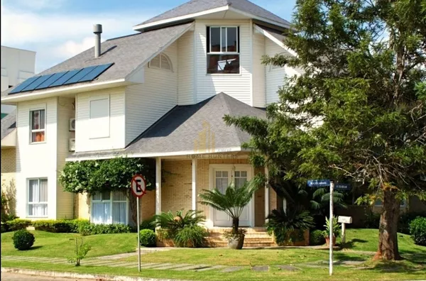Linda casa na Avenida dos merlins, 130 metros do mar, perfeita para férias em família.