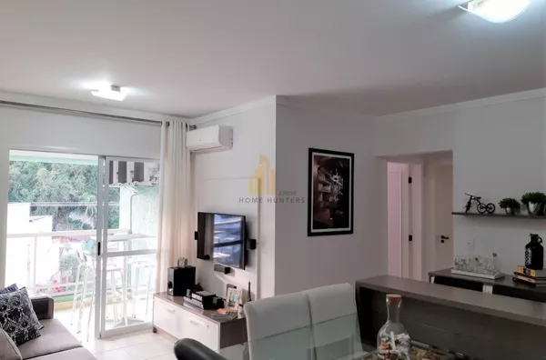 Lindo apartamento a 300m do mar semi mobiliado