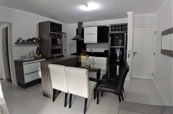 Lindo apartamento a 300m do mar semi mobiliado