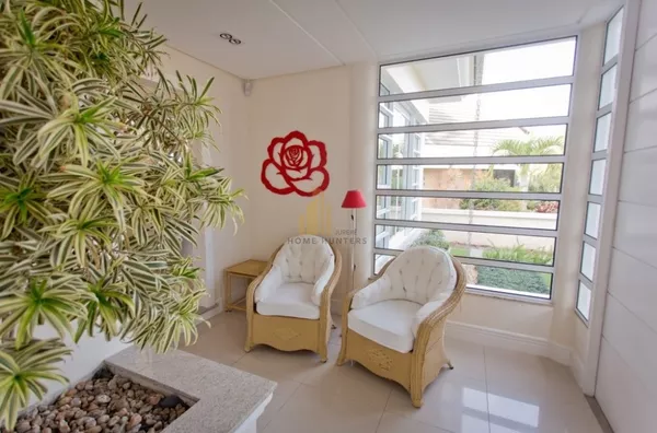 BELÍSSIMA CASA PARA LOCAÇÃO DE TEMPORADA EM JURERÊ INTERNACIONAL