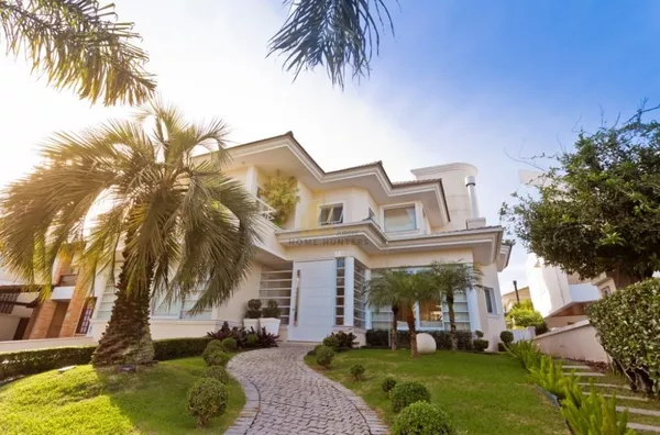 BELÍSSIMA CASA PARA LOCAÇÃO DE TEMPORADA EM JURERÊ INTERNACIONAL