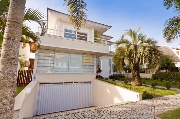 BELÍSSIMA CASA PARA LOCAÇÃO DE TEMPORADA EM JURERÊ INTERNACIONAL