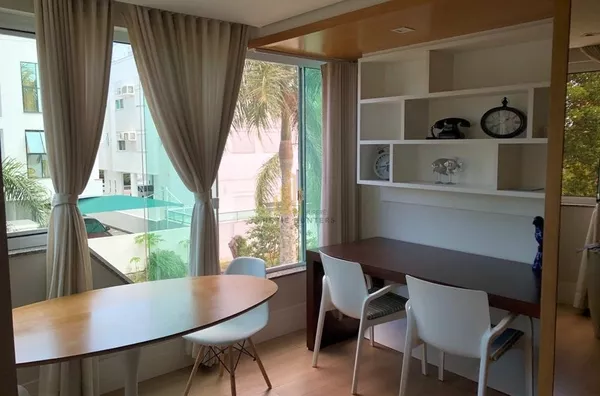 Lindo apartamento mobiliado quadra mar.