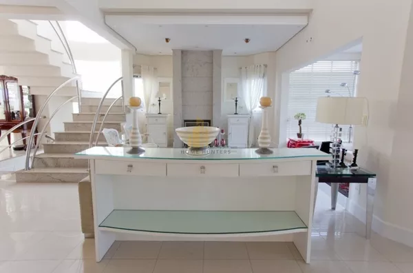 BELÍSSIMA CASA PARA LOCAÇÃO DE TEMPORADA EM JURERÊ INTERNACIONAL