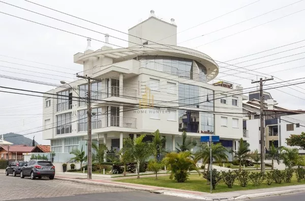 Venda, excelente apartamento em Jurerê a 100 metros da praia.