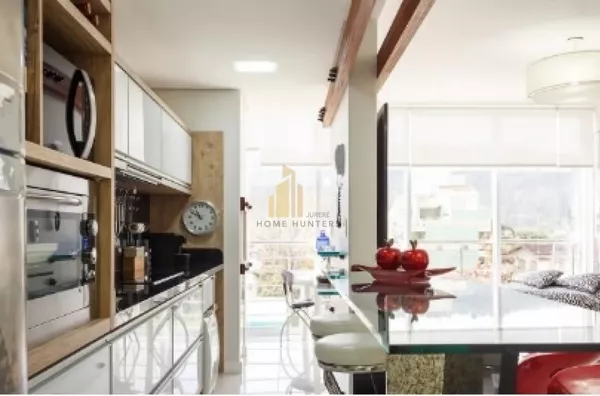 Venda, excelente apartamento em Jurerê a 100 metros da praia.