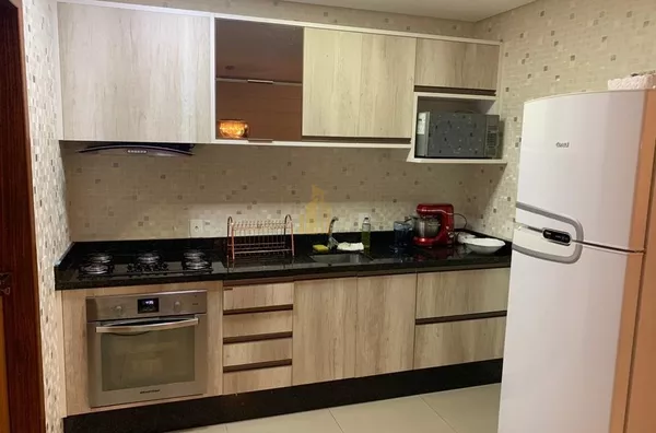 Excelente casa com piscina. 