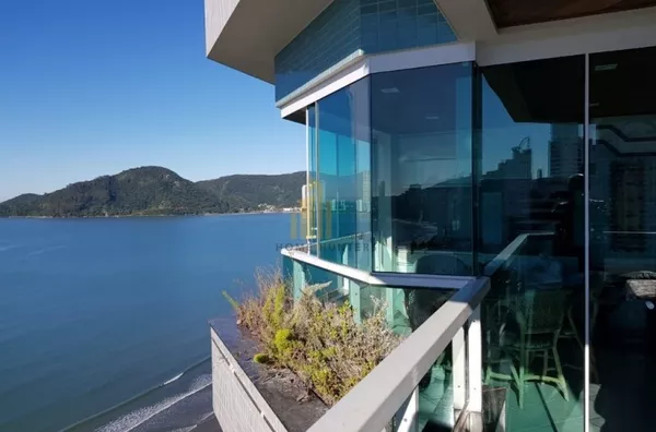 LINDO APARTAMENTO MOBILIADO FRENTE  MAR