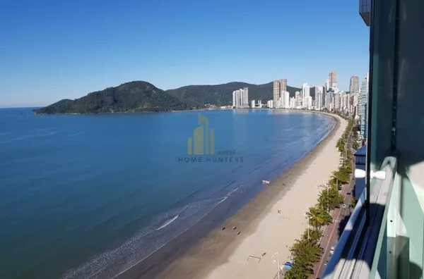 LINDO APARTAMENTO MOBILIADO FRENTE  MAR