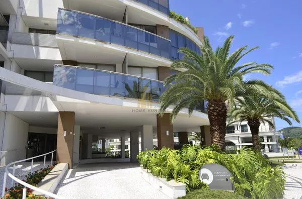 Lindo apartamento 2 domitórios / 1 suíte no luxoso JayClub Residence, vista lateral para o mar