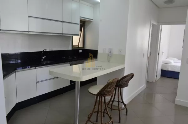 Lindo apartamento 2 domitórios / 1 suíte no luxoso JayClub Residence, vista lateral para o mar