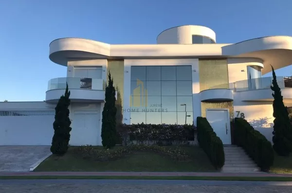 EXCELENTE CASA MOBILIADA  EM JURERÊ INTERNACIONAL