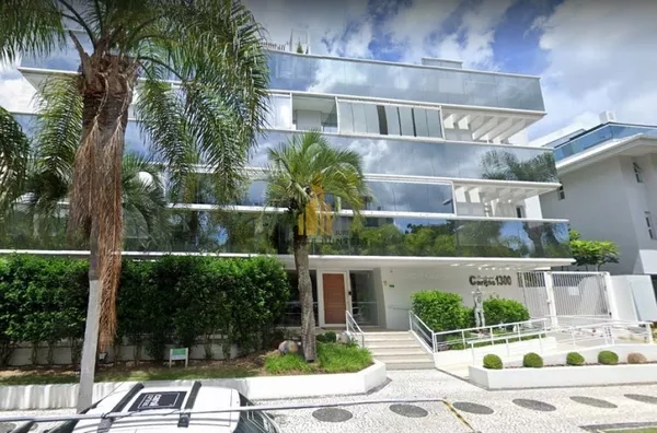 Apartamento na Av. Dourados 3 suítes