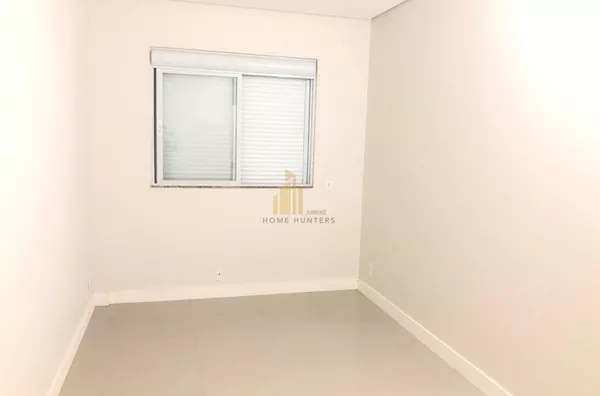 Lindo apartamento 2 dorm, 200 metros do mar, próximo a marina.