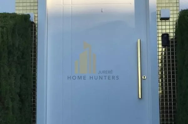 EXCELENTE CASA MOBILIADA  EM JURERÊ INTERNACIONAL