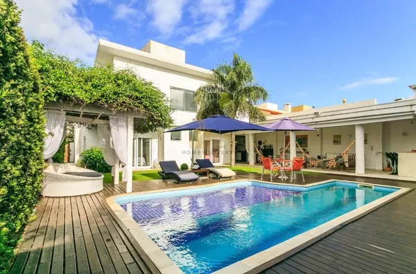 Linda casa para temporada c/ banheira de cromoterapia e piscina 