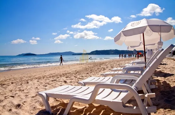 Lindo terreno na rua dos Aruanãs, 130 metros do mar.