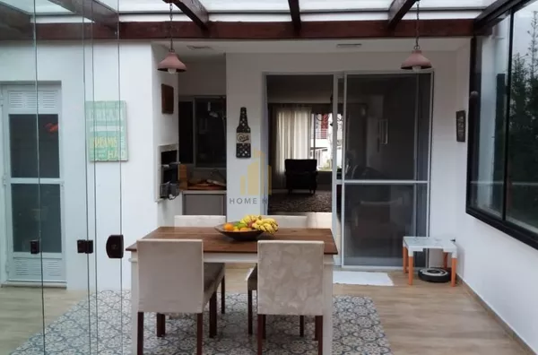 Venda, Excelente casa a 300 metros da praia.