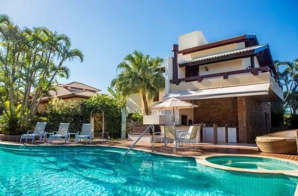 EXCELENTE CASA FRENTE MAR